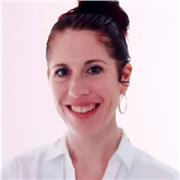 Psicóloga clínica,  con experiencia en refuerzo adaptado para las personas con dificultades de aprendizaje y/o discapacidad en ia.